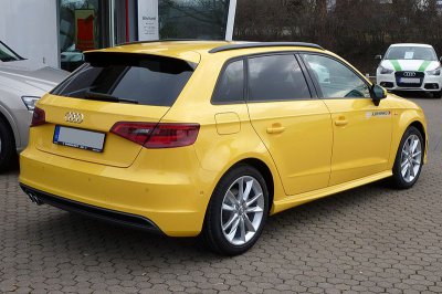 Audi_A3_Sportback_1.4_TFSI_Ambition_S_line_Imolagelb_Heck.JPG