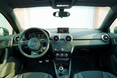 Cockpit mit Blitz.jpg