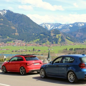 Aussicht auf Fahrzeuge und den Grünten!
Ausflug am 21.04.2012 im Allgäu
Audi A1 Roter Piranha mit BMW 1er von Spiderpig99