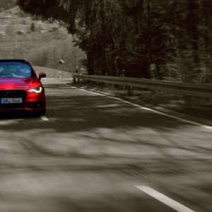 Audi A1 Roter Piranha fahrdynamisch (retouchiert)