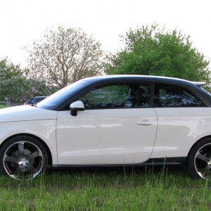 Bullet - Audi A1/1,4TFSI/185PS, Amalfiweiß mit Dachbogenfarbe und Aerodynamikpaket in Daytonagrau Perleffekt, Räder "Dotz Freeride peak" 18" mit 225/35R18